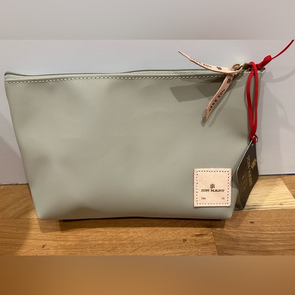 Jon Hart Handbags - 💙 Jon Hart “Grande” Bag 💙